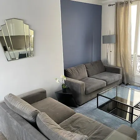 Beautiful Lincoln Apartment