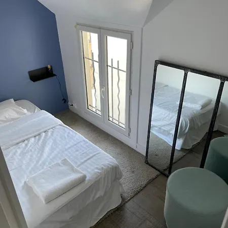 Beautiful Lincoln Apartment Paris