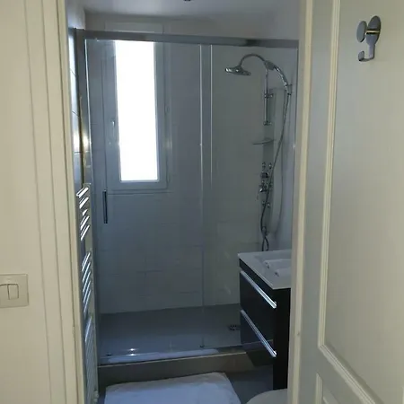 Apartment Beautiful Lincoln Paris
